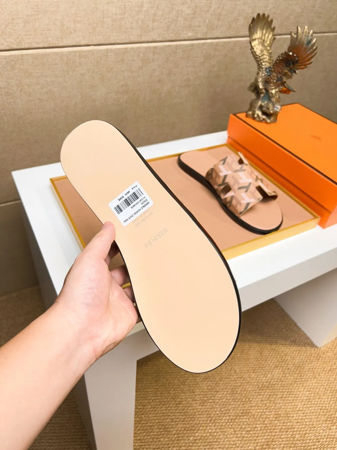 Men's clothing and shoes 💰280 💅💅💅 new arrival. Hermes Hermes official website latest counter synchronized new oran color leather H slippers, the original Paris version flew back to the original model and opened the mold to make it perfectly🍌The highest quality Sincerity, you can enter and leave the counter at will [Deyi] The upper is made of original customized  colored palm prints, crocodile print, ostrich print, colored cow leather, colored cow suede, 🤔 horse hair, 🥳 colored diamonds, 🥰 3D printing, and other genuine leather slippers, imported cow pattern foot pad lining, Italian  latest original genuine leather combination outsole Code number: 38-48 (customized at 46.47.48) Can be made into picture combination sole with genuine leather pattern and ordinary molded outsole